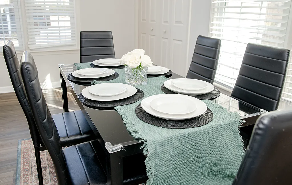 3 bed, $3,500 — Photo 2