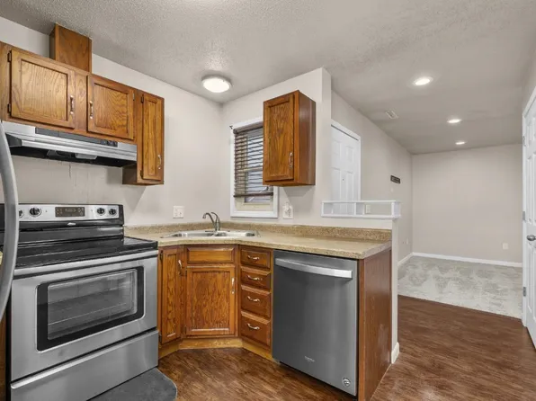 606 19th Ave SE Unit 7, Minot, ND 58701