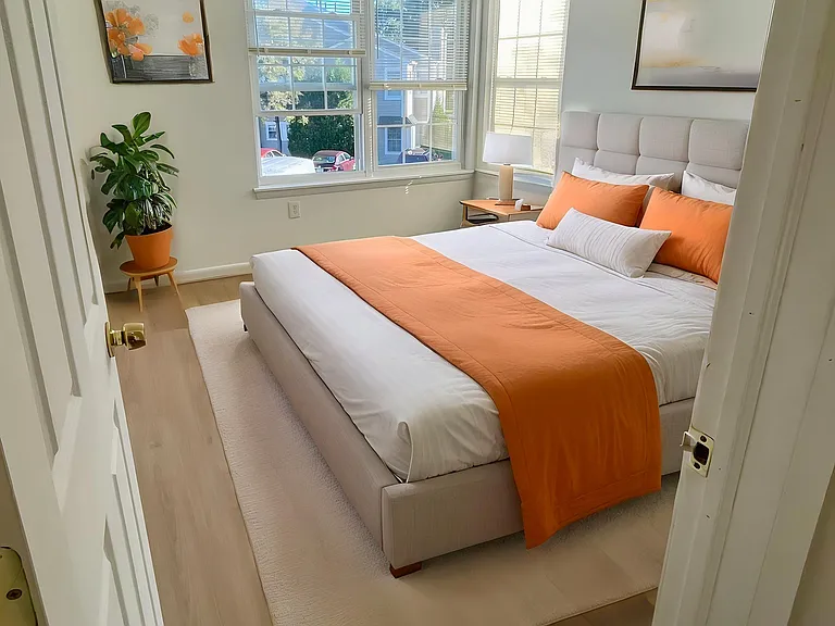 Bedroom (Virtually Staged)