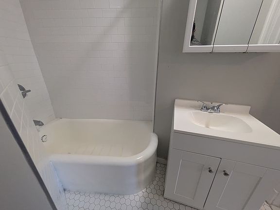 3rd image of 1175 Chapel St #3O2