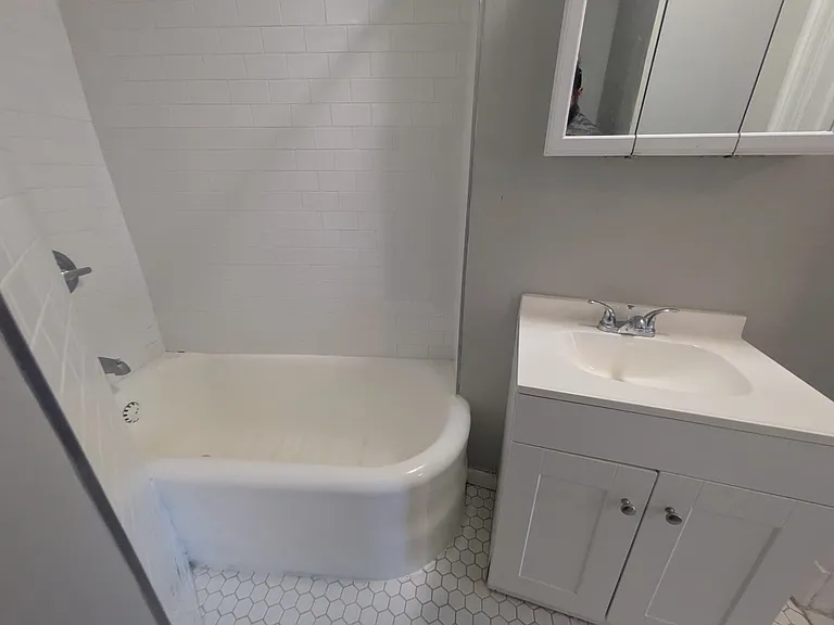 1175 Chapel St #3O2 — Photo 3