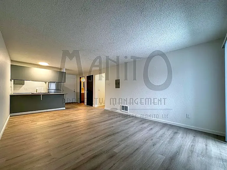Regency Park Apartments — Photo 7