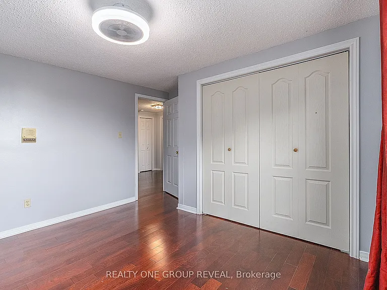 326 Prince Of Wales Dr — Photo 25
