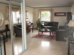 1 Sentinel Pl, Massapequa, NY 11758