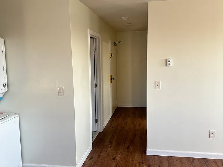 607 Charles St #9 — Photo 8