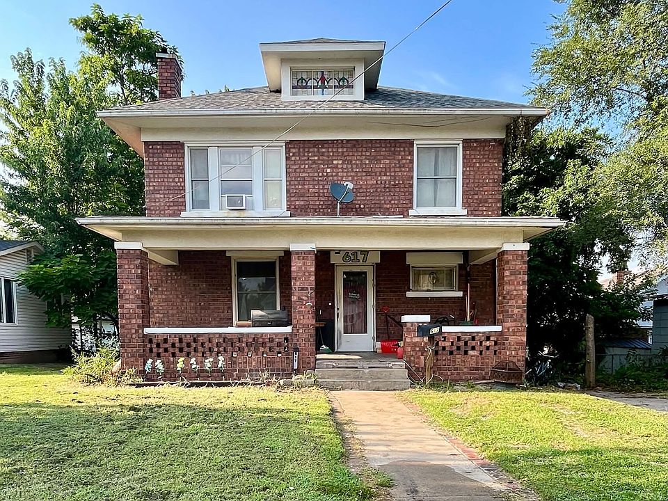 1st image of 617 W Carpenter St