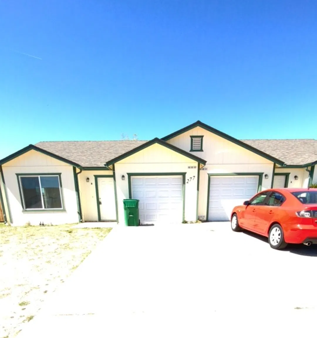2 bed, 1058 sqft, $1,600 — Photo 1