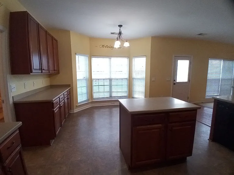 565 Batty Way — Photo 14