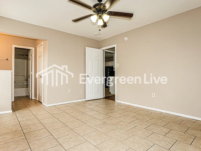 10170 Oak Leaf Dr — Photo 7