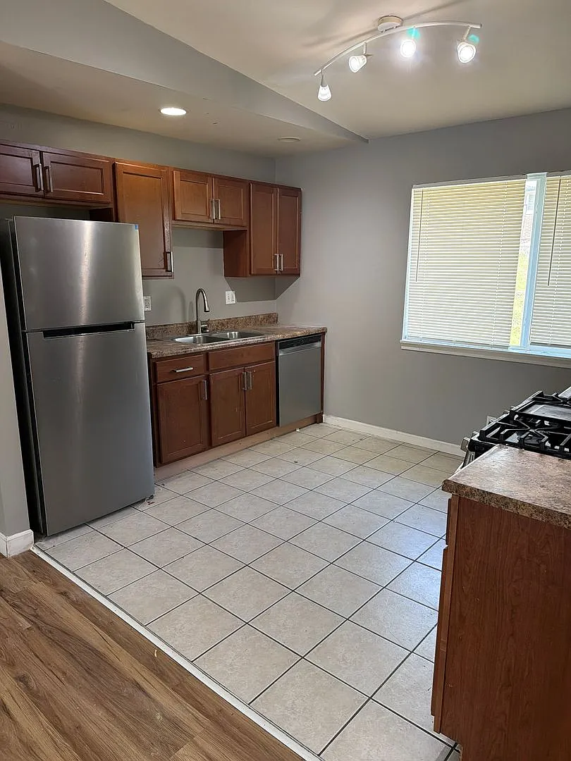 Charming 3-bedroom, 1-bath — Photo 4