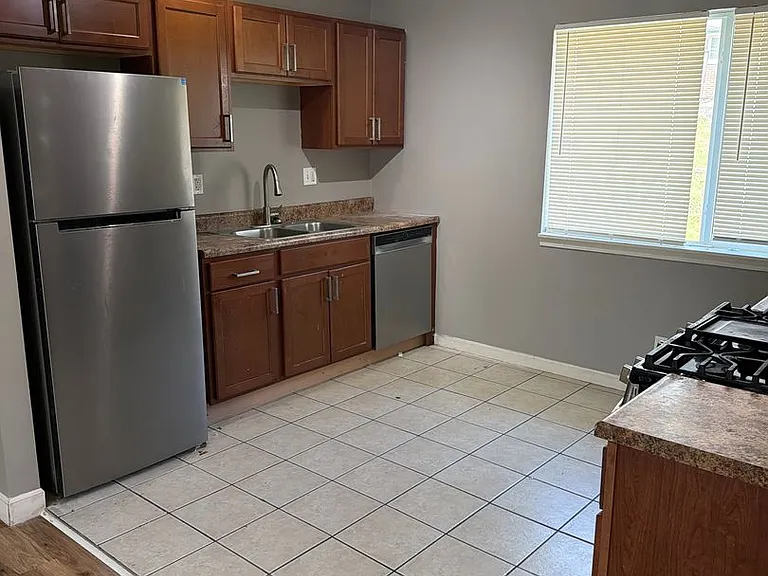 9723 Portage Dr — Photo 4