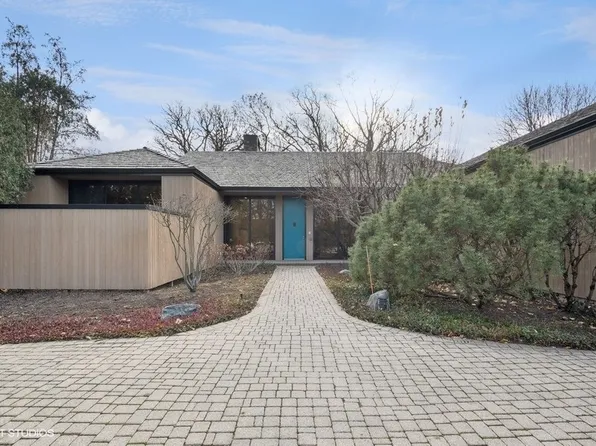 2080 Painters Lake Rd, Highland Park, IL 60035