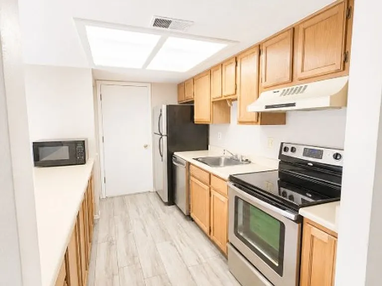 1062 S Yampa St — Photo 4