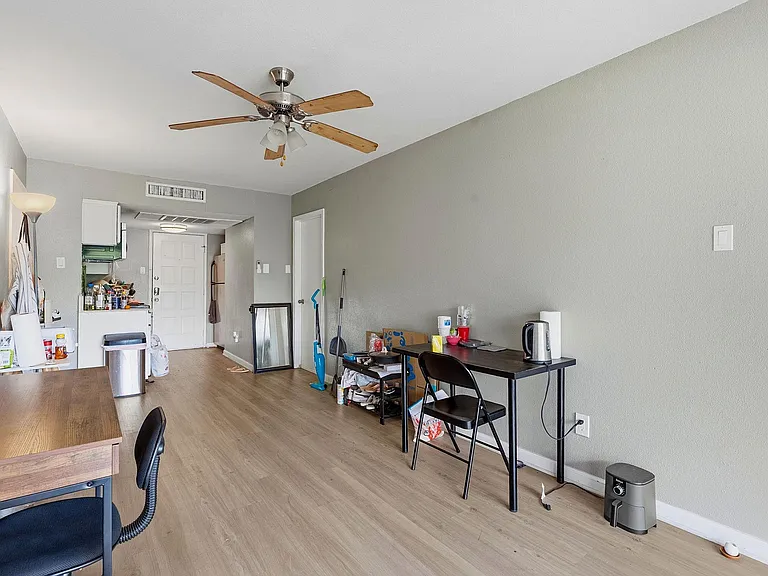2910 Medical Arts St #106 — Photo 9