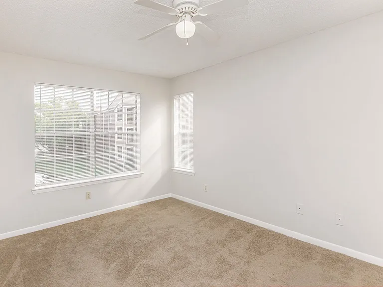Regency Gardens Apartments — Photo 10