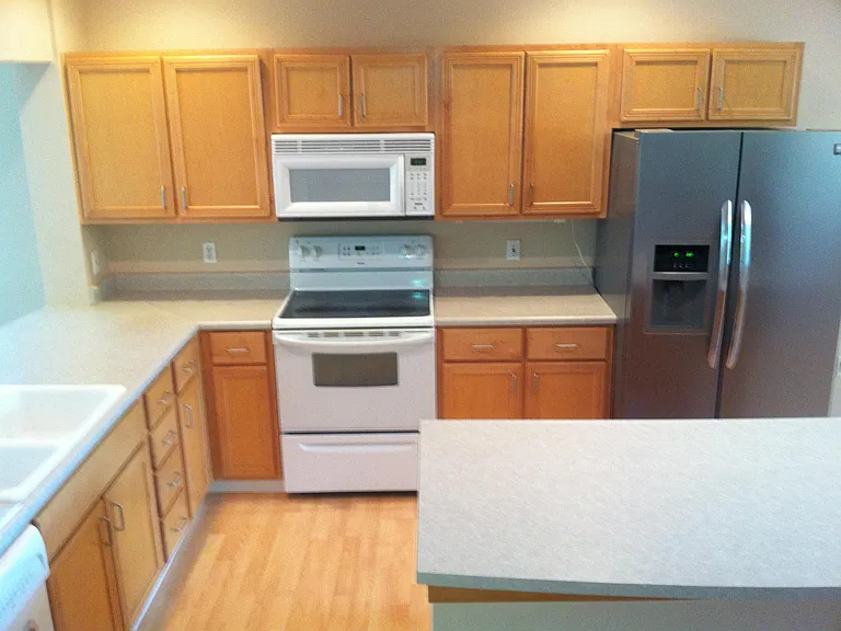 735 SW Dillan Dr — Photo 2