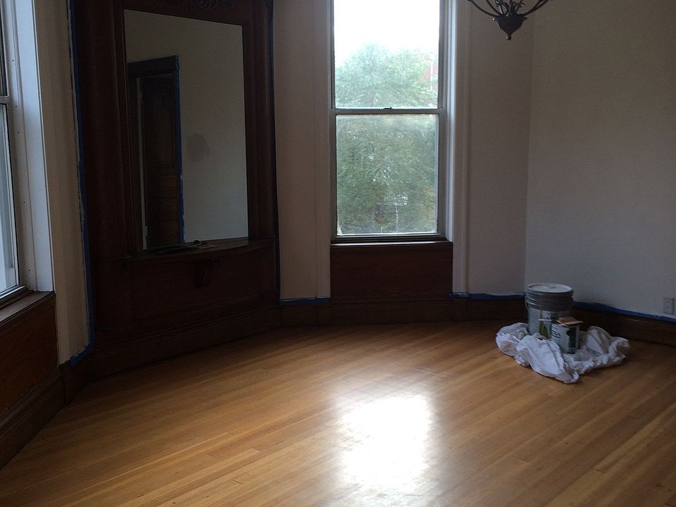 1st image of 3720 N Lakewood Ave