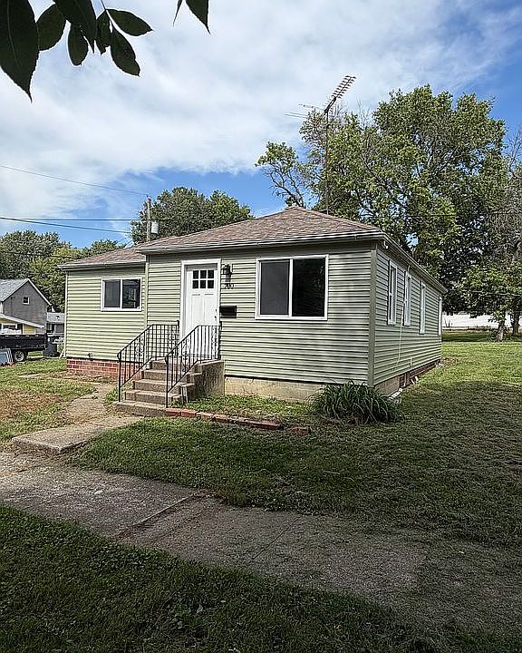 1st image of 700 3rd St