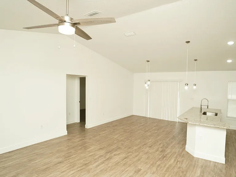 17029 SW 30th Avenue Rd — Photo 5