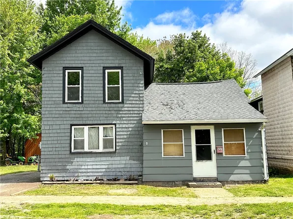 77 W Dezeng St, Clyde, NY 14433