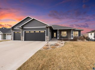 104 E Birchwood Dr, Brandon, SD 57005