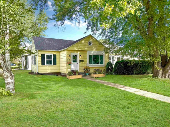 903 E Webster St, Prairie Du Chien, WI 53821