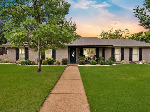 1700 Stagecoach Dr, Pantego, TX 76013