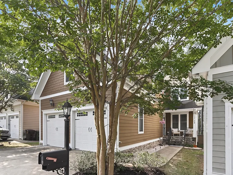 73 Falconridge Dr — Photo 1
