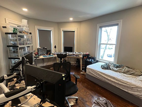 4th image of 167 Hampshire St #2L