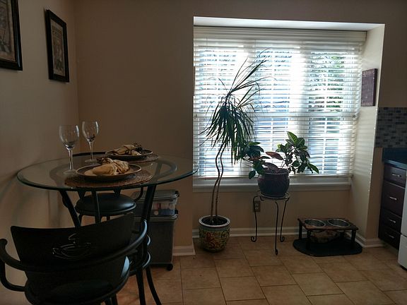 Eat-in kitchen