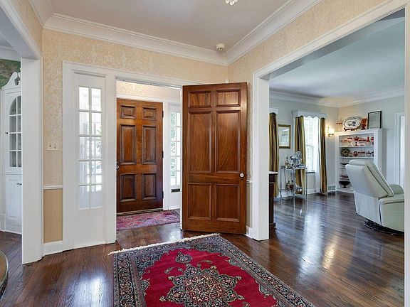 4th image of 234 Fernwood Ave