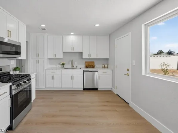 1905 W McDonald Ave, North Las Vegas, NV 89032
