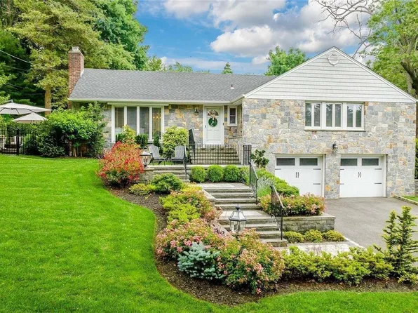 8 Ridge Drive W, Roslyn, NY 11576