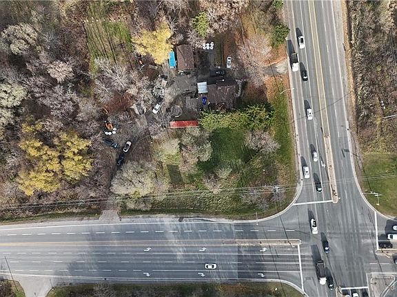 2nd image of 3007 Dundas St