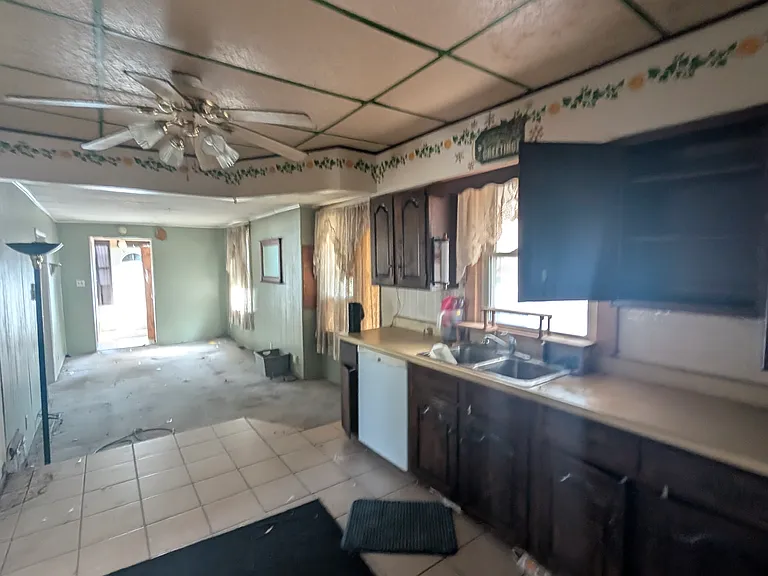 1108 E Arcadia Ave — Photo 12