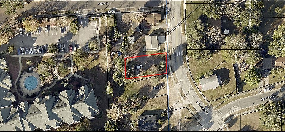 2nd image of 924 S De Leon Ave