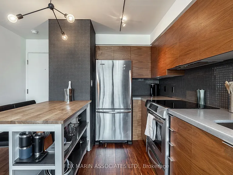 954 King St W #517 — Photo 6