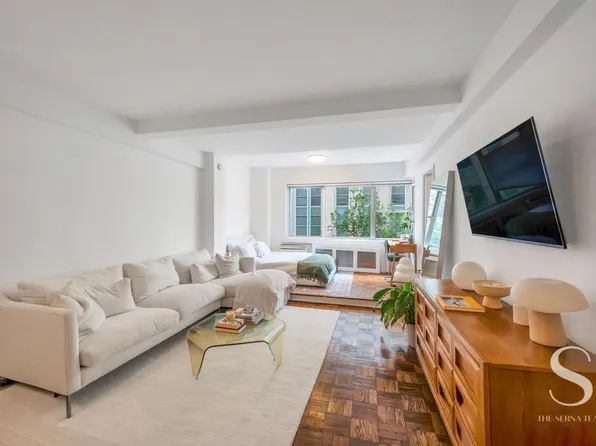 7 Lexington Avenue image 2 of 13