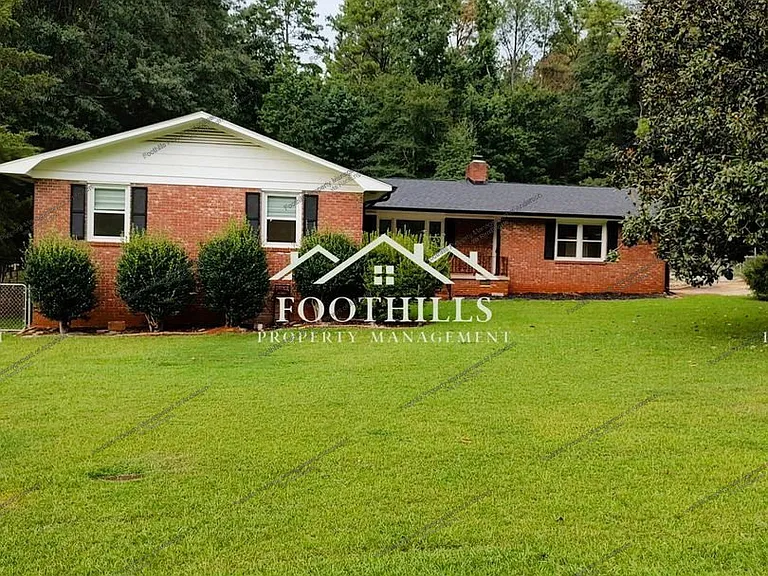 202 Wedgewood Dr — Photo 1