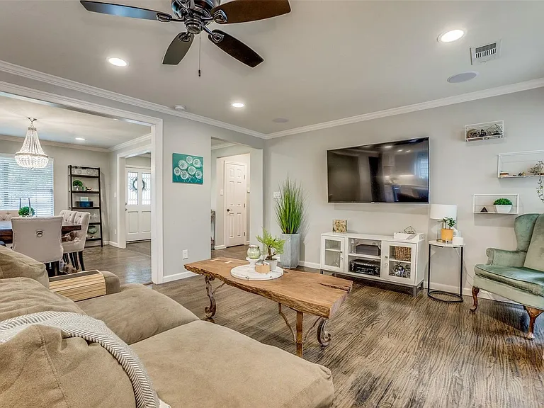 6711 Kingsbury Dr — Photo 7
