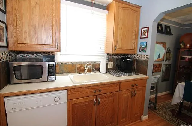 241 Devillen Ave — Photo 9