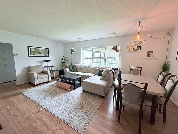 4th image of 51 Lake Shore Ct APT 4