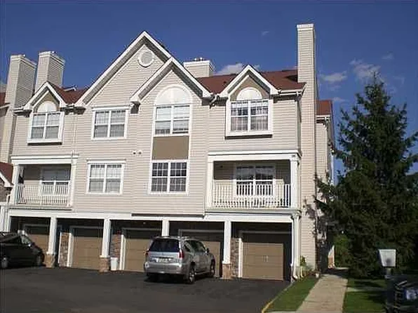 31 Edinburgh Ct, Edison, NJ 08820