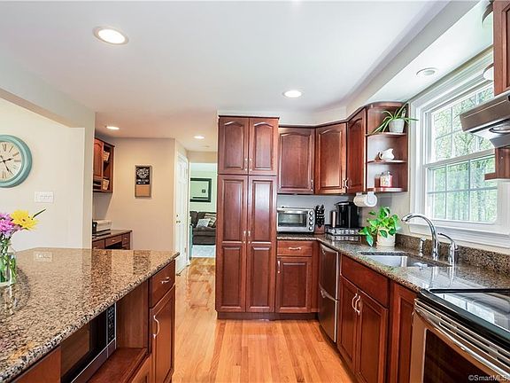 3rd image of 248 Glenwood Dr