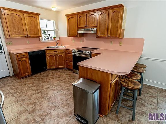 5th image of 18506 White Oak Dr