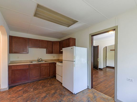 3rd image of 3845 Chicago Ave S #6