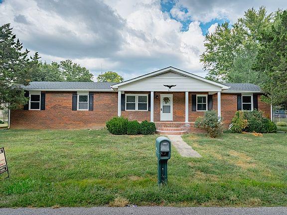 2nd image of 826 Independence Dr
