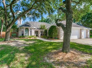 1105 Briar Creek Dr, Friendswood, TX 77546