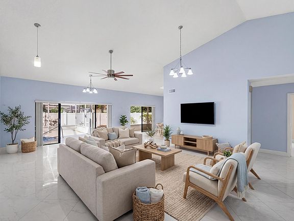 4th image of 281 N Country Club