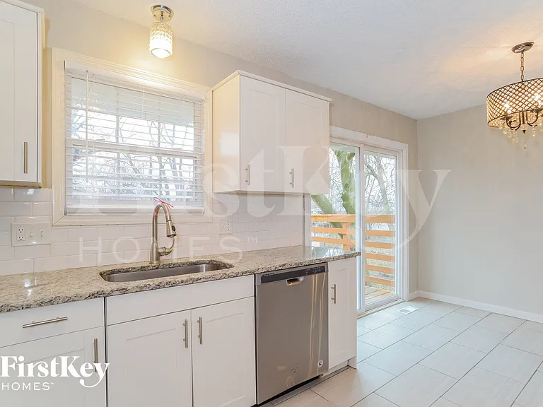 615 N Pine St — Photo 5